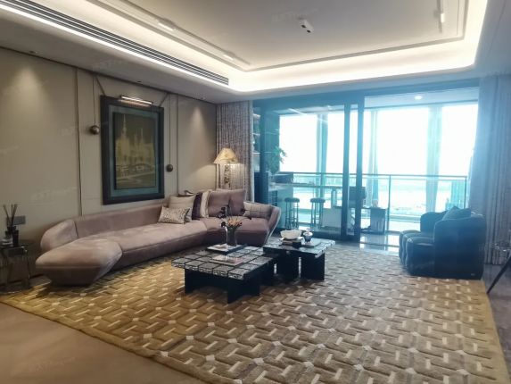 中海领邸280平户型解析:飘窗咖啡角与三代同堂的收纳空间设计
