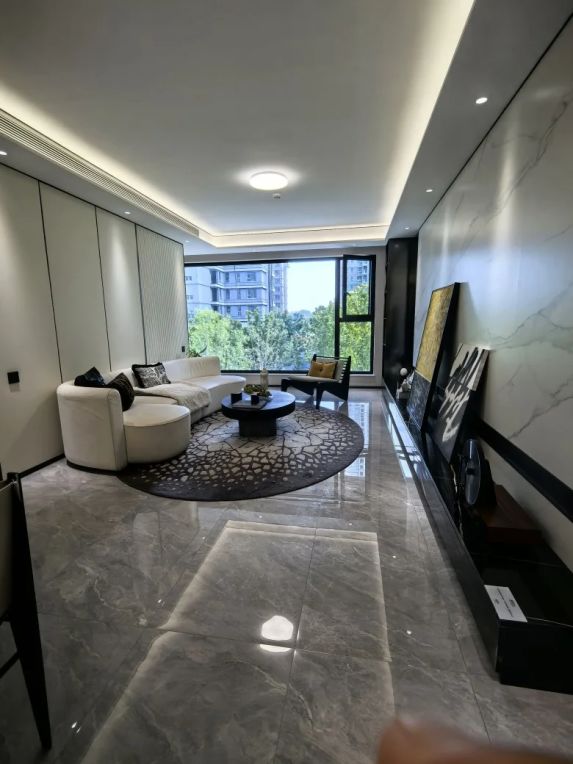 金地华章样板间实拍:落地窗实景展示
